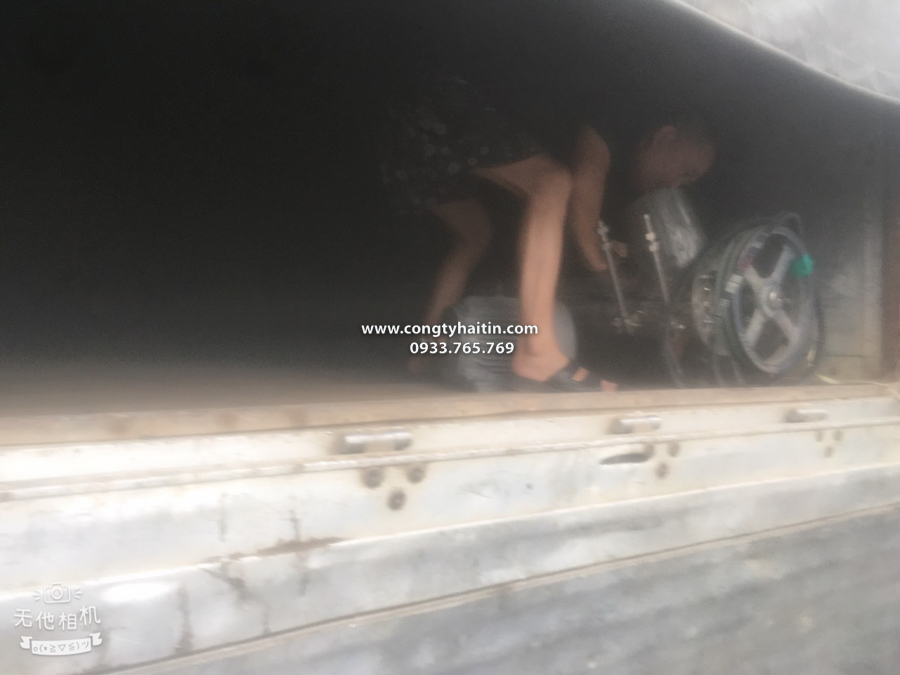 đả bàn giao vít tải ống mini cho xe chành