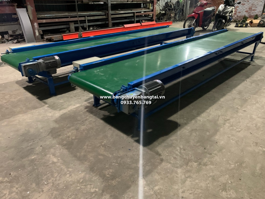 02 băng tải pvc mini chuển bi bàn giao
