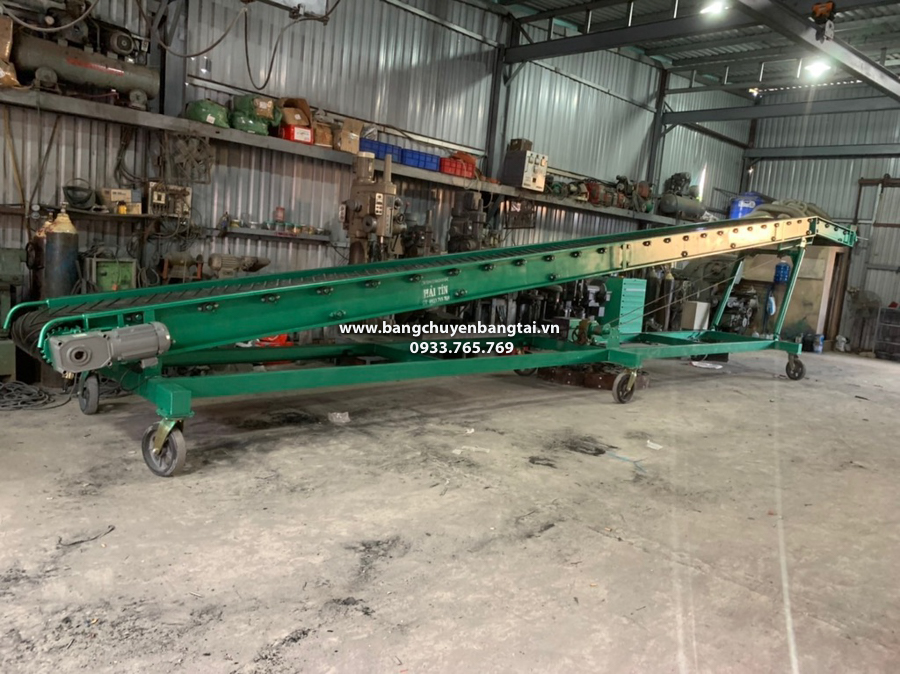 da thi cong hoan thien bang tai len hang container