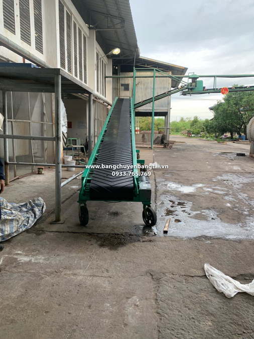 da ban giao thanh cong bang chuyen len hang container