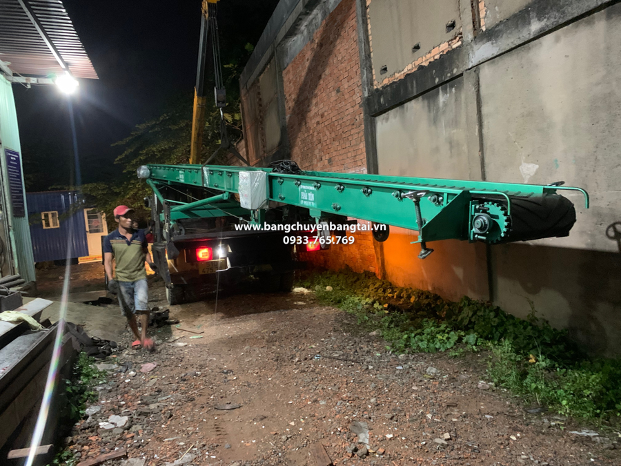 băng chuyền lên xe di ban giao
