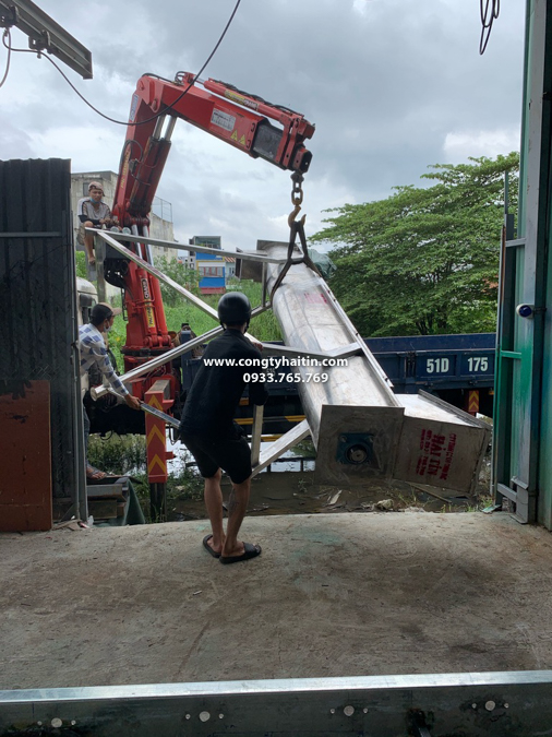 cau vit tai len xe di ban giao