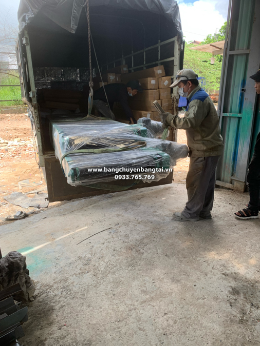 cho băng tai len xe di ban giao