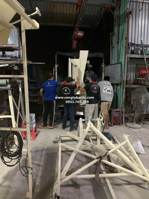 cho mày sàng hat due len xe di lap dat