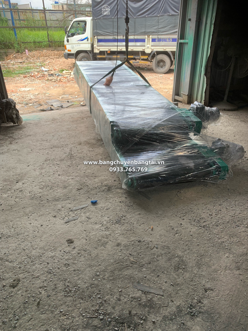 chuan bi dua 02 bang tai len xe