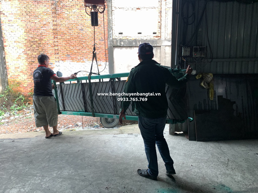 chuan bi nang bang tai lên xe