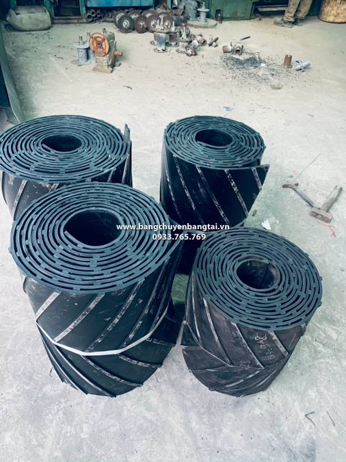 04 cuộn dây cao su gai v
