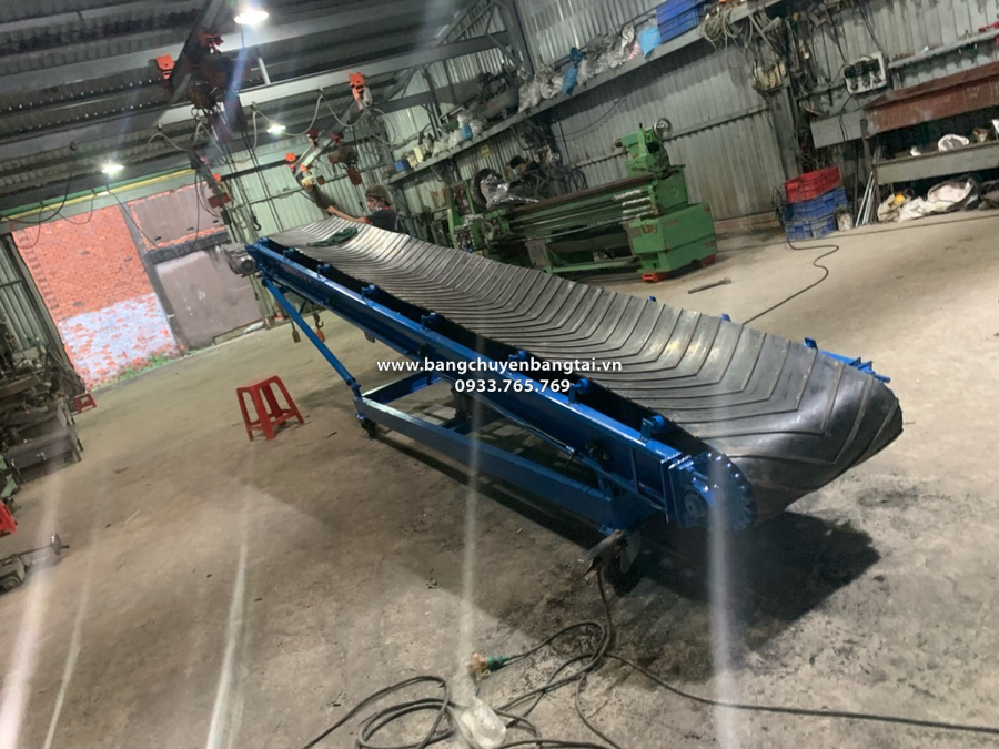 gia công hoàn thiện băng tải lồng máng mini