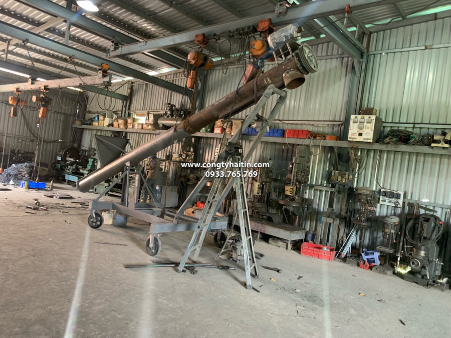 thi công hoàn thiện vít tải nghiêng di động