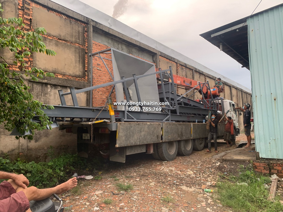 hàng đã lên xe chuẩn bị đi bàn giao