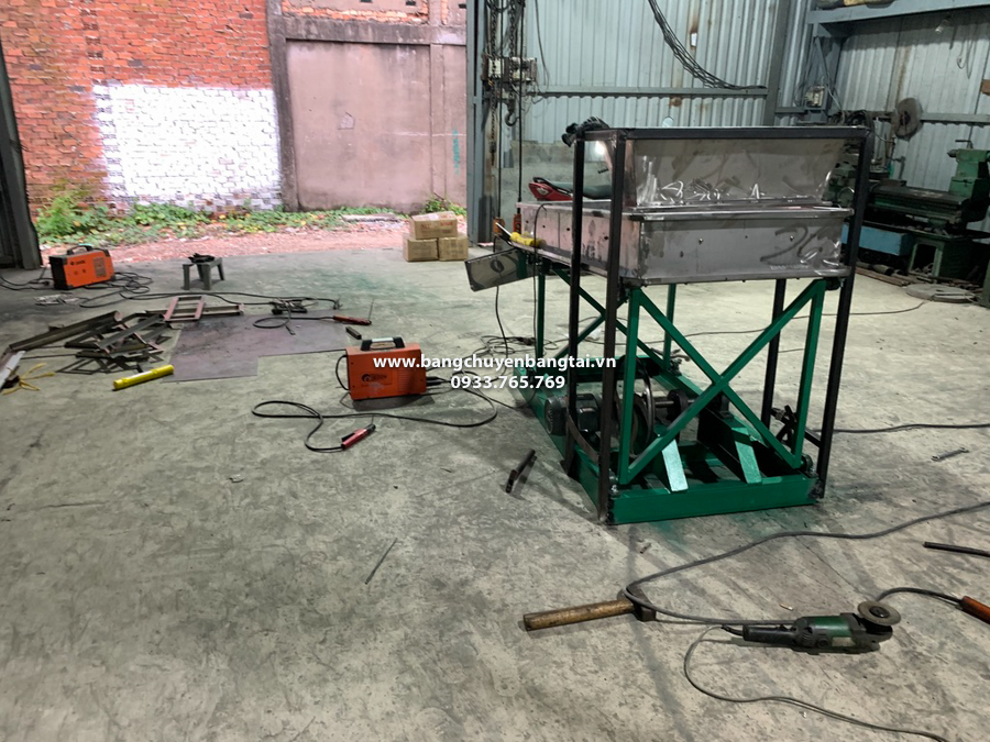 thi công máy sàng bột inox 304