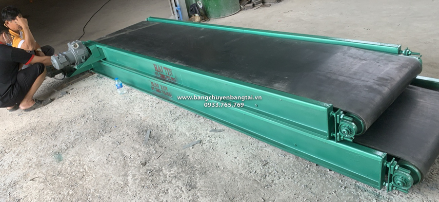 kiễm tra 02 băng tải phẳng truóc khi ban giao