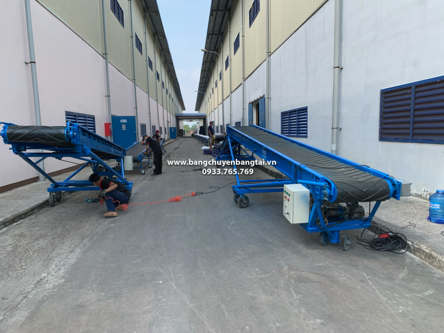 lắp rap 05 băng tai nghieng choi khách hàng