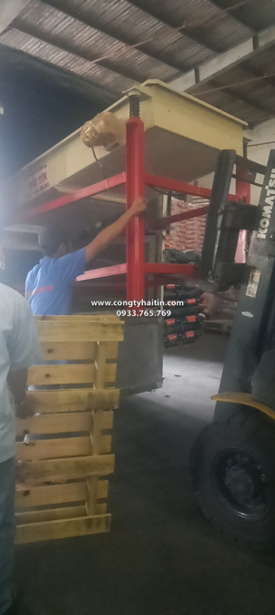 đã vận chuyên máy sang đa lên vi trí bàn giao