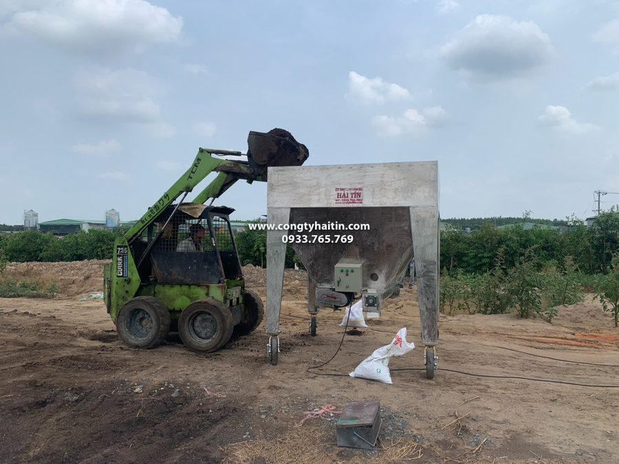 đã bàn giao thành công silo chứa- 02 vít  tải máng inox