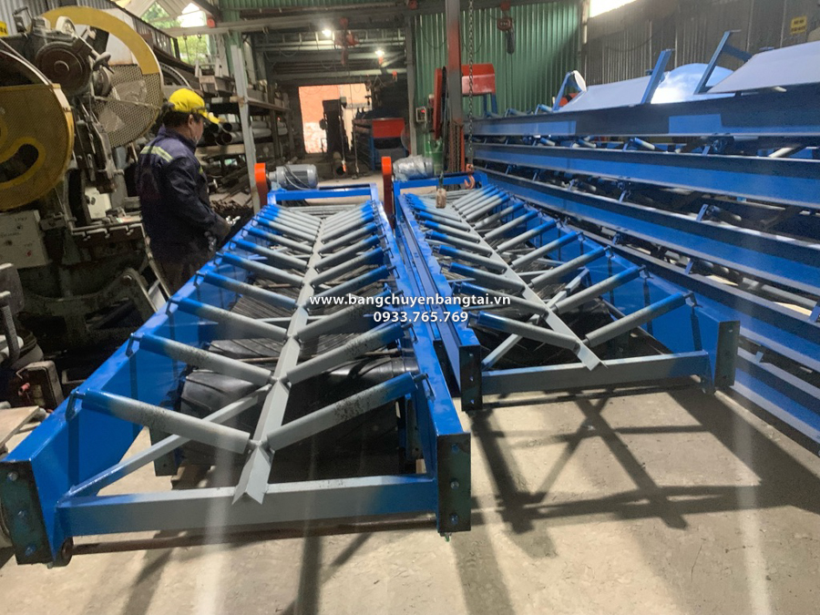 thi công 02 băng tải lồng máng 