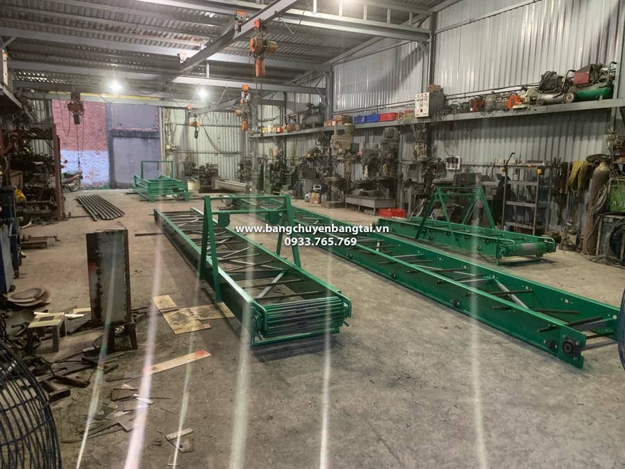 da thi cong hoan thien khung sườn cánh băng tải