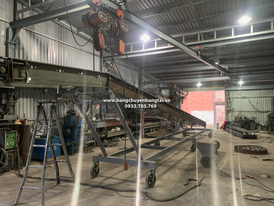 san xuat bang tai len hang container