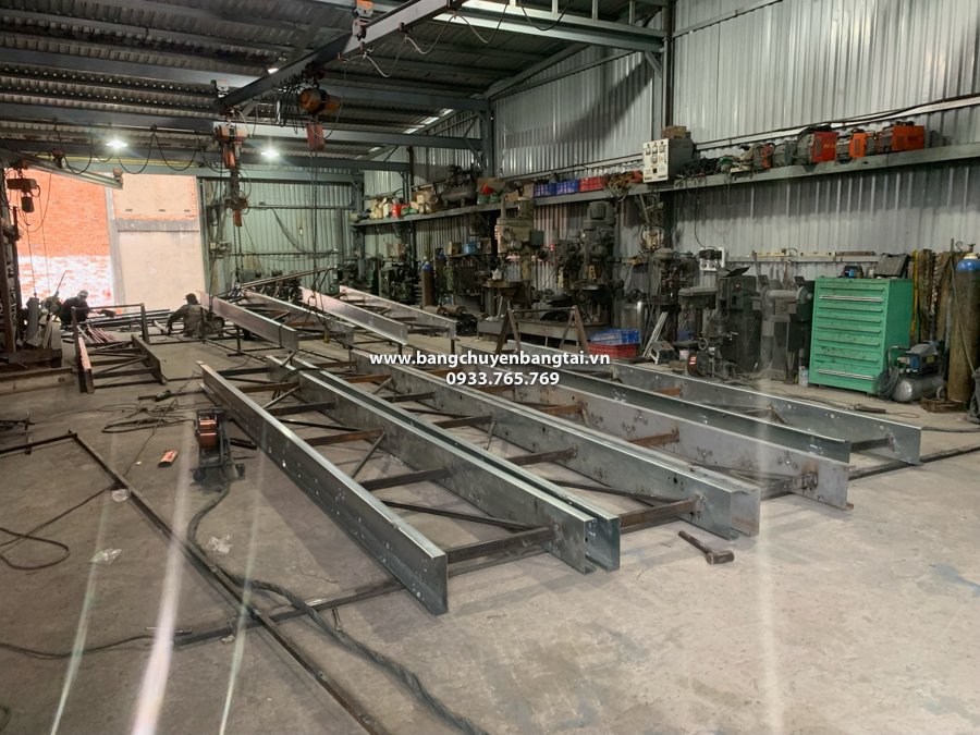 thi cong khung suon canh bang tai