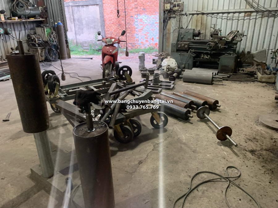 thi công phụ kiền băng tải