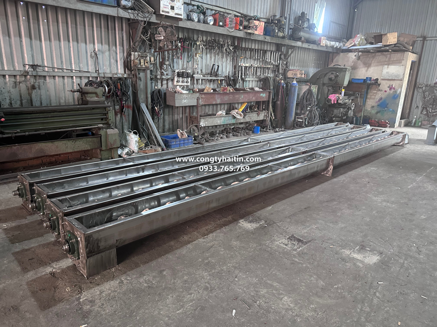 thi cong hoan thien 04 vit tai mang inox