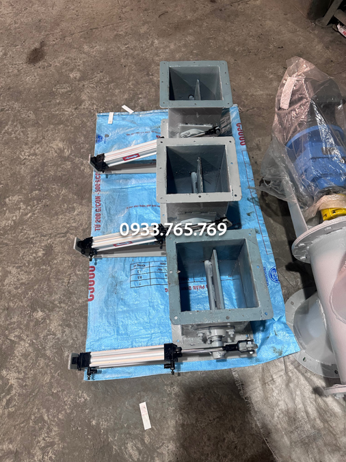 thi cong 03 van airlock