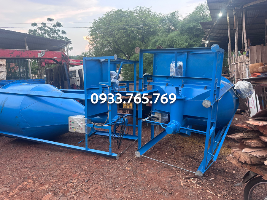 ban giao 02 bồn trộn thức ăn gia súc