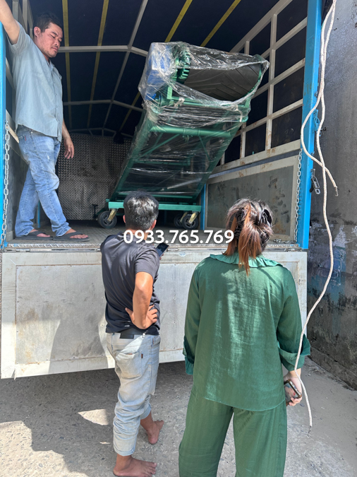 ban giao bang tai nghiêng 7m cho xe tai