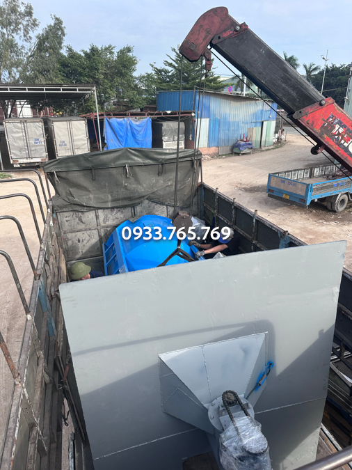 ban giao may tron đứng ve quang nam