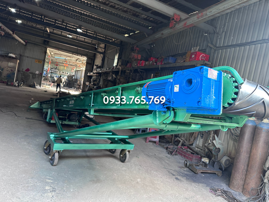 băng tải nâng hạ 7m