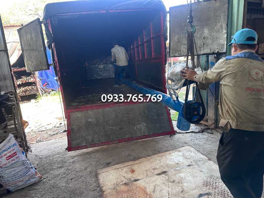 cho vit tai ong 5m len xe