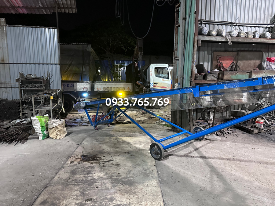 chuan bio dua bang tai len xe di ban giao