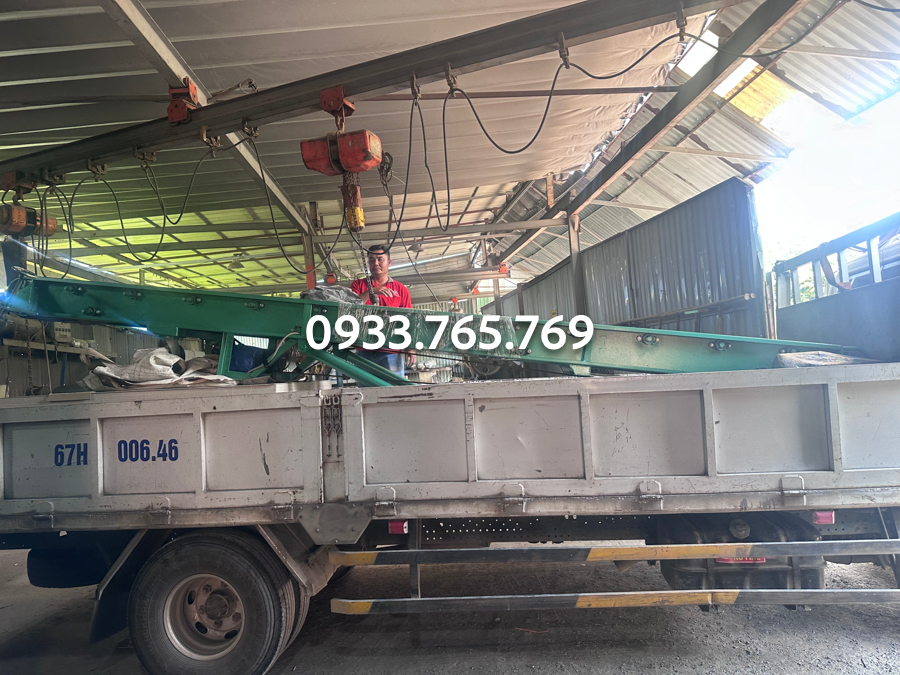 dua bang tai nghieng 5.5m len xe