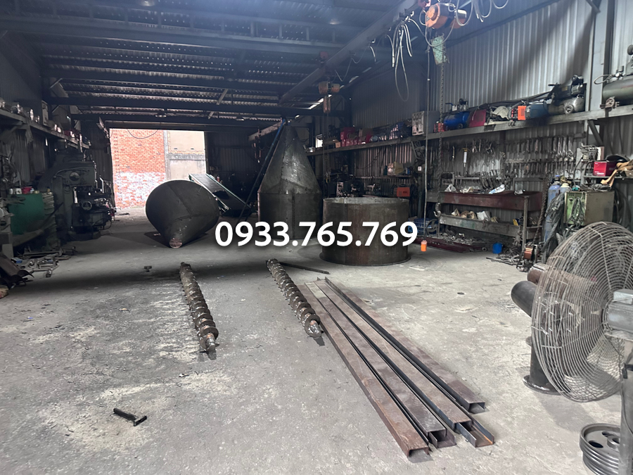 gia công 02 bồn trộn cám
