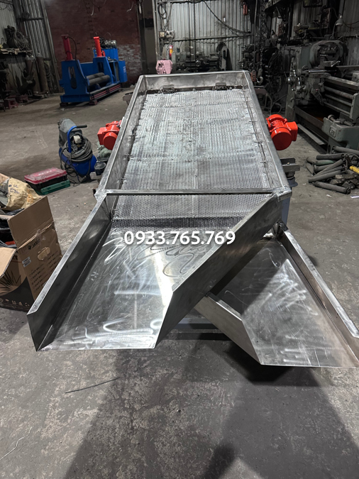 da thi cong hoan thien may sang rung inox