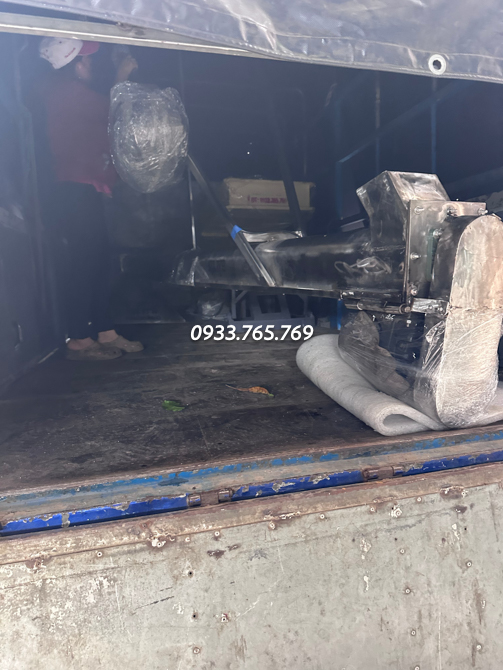 len duong ban giao vit tai mang inox - may sang