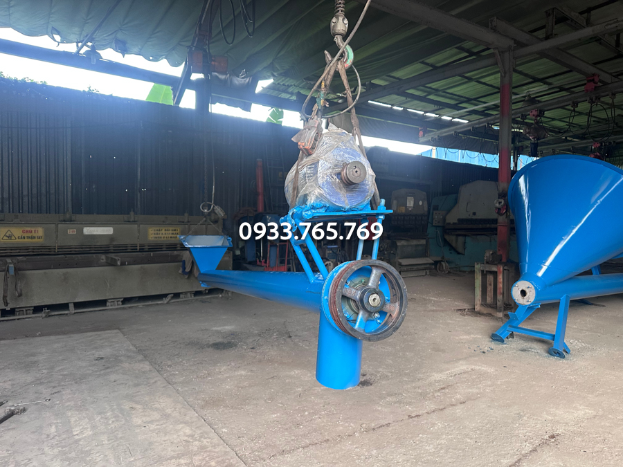 thi công vít tai ong 4m