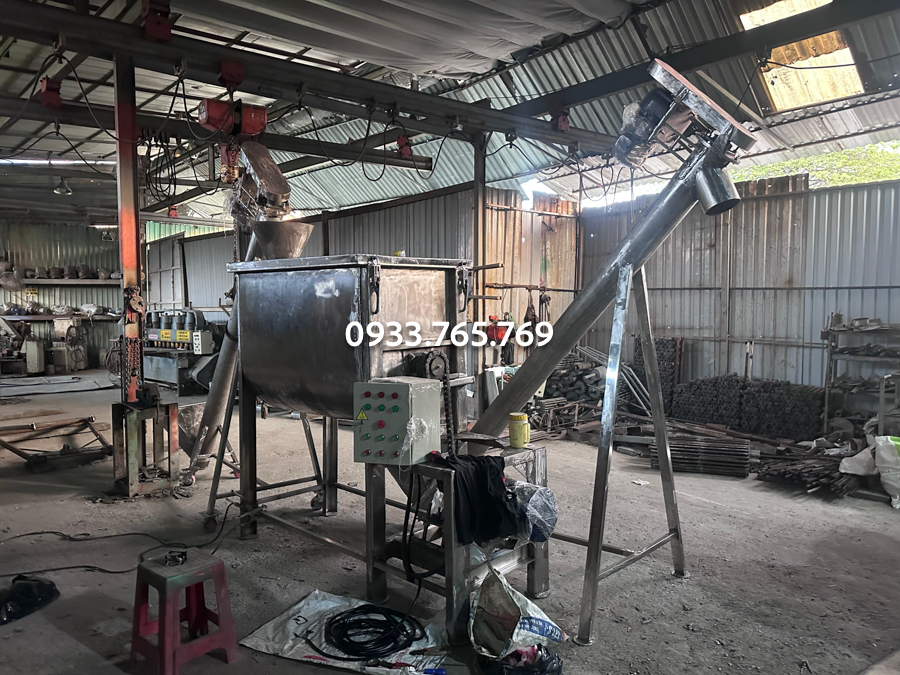 da thi cong hoan thien day chuyen may tron inox 700kg