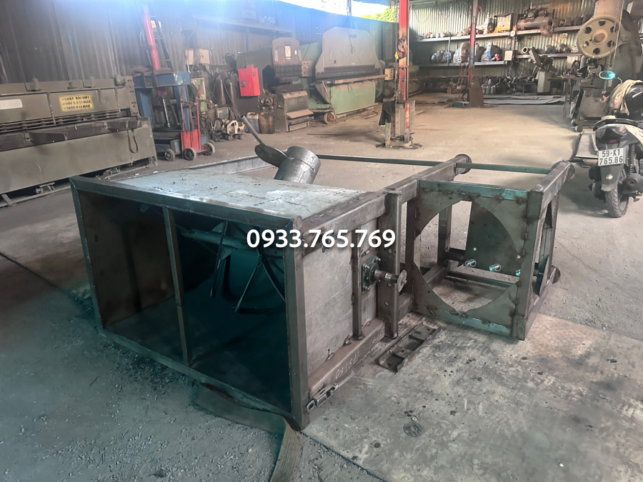 thi cong may tron nam