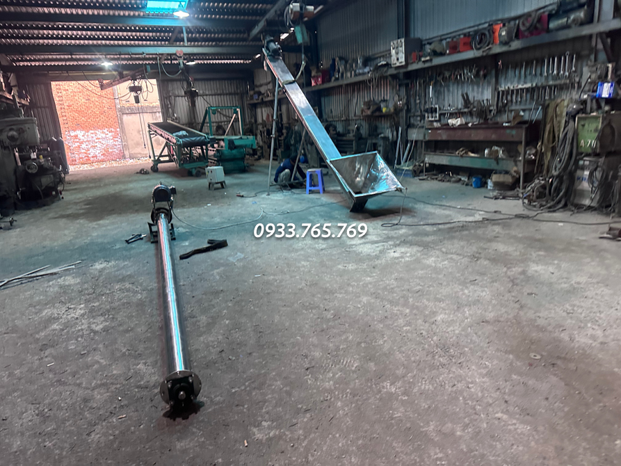 thi cong san xuat vit tai ong inox