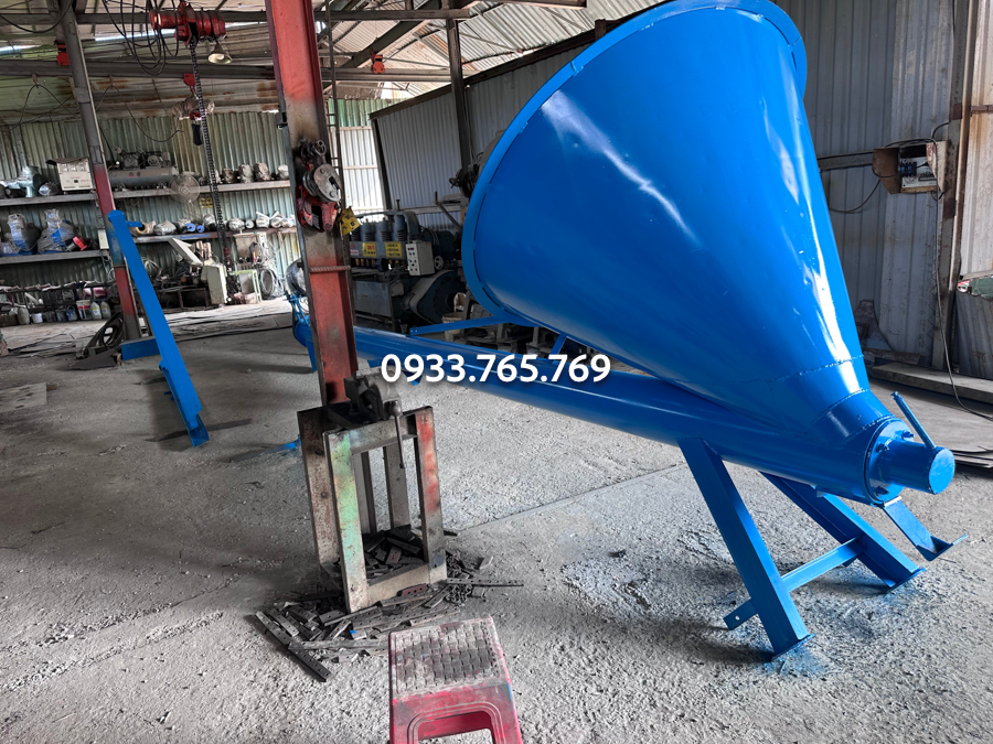 thi cong hoan thien vit tai len xe bon